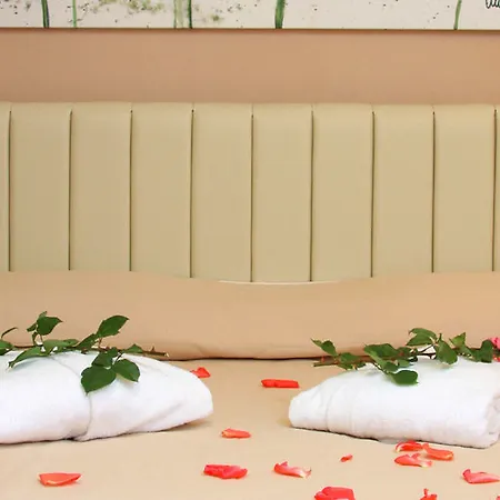 G George Apartahotel