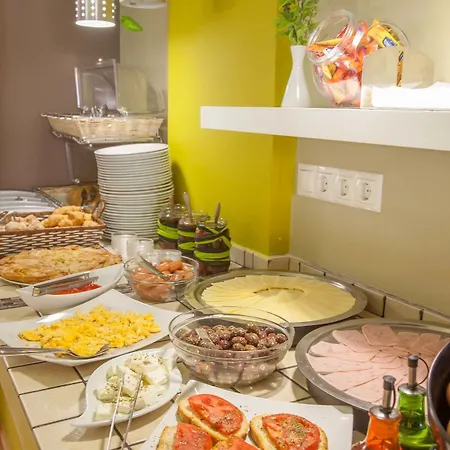 G George Aparthotel 4*