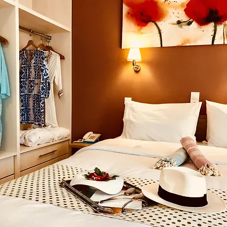 G George Aparthotel 4*